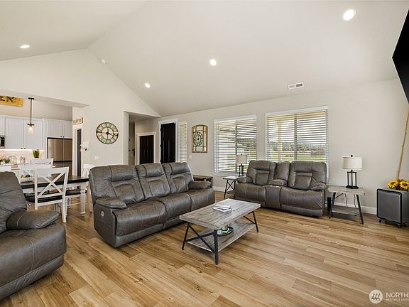 4th image of 370 Deer Meadow Drive