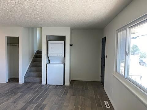 3rd image of 2318 Laramie Dr