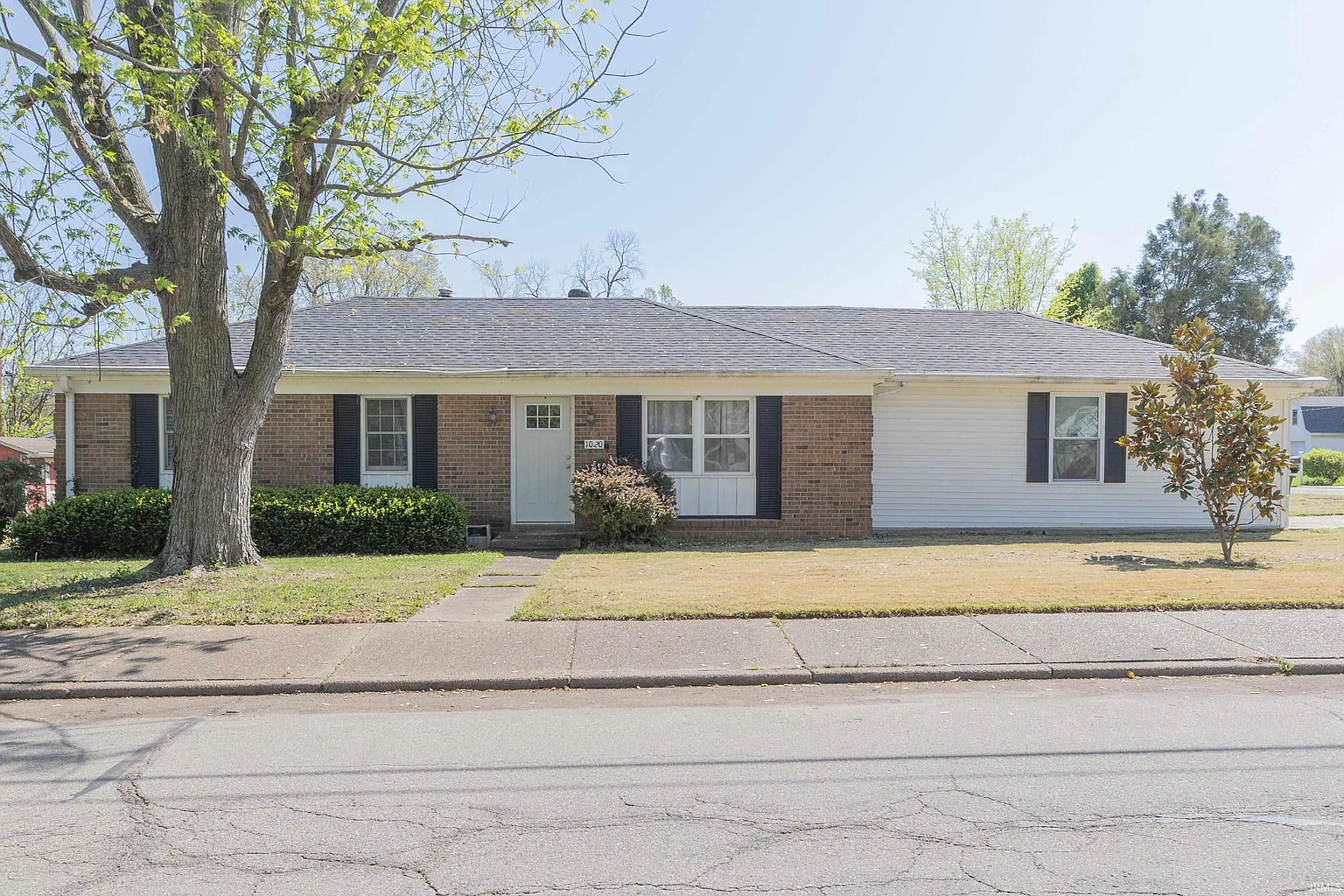 1020 Martin Ln photo 1