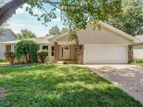 2135 S Butterfly Avenue, Springfield, MO 65807