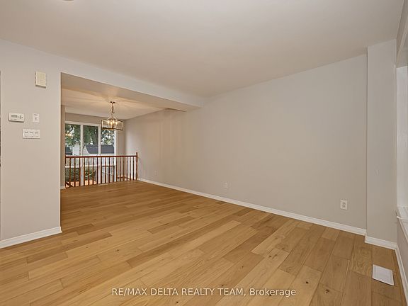 4th image of 858 Como Cres
