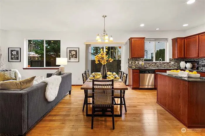 4 bed, 1998 sqft, $3,300 — Photo 4