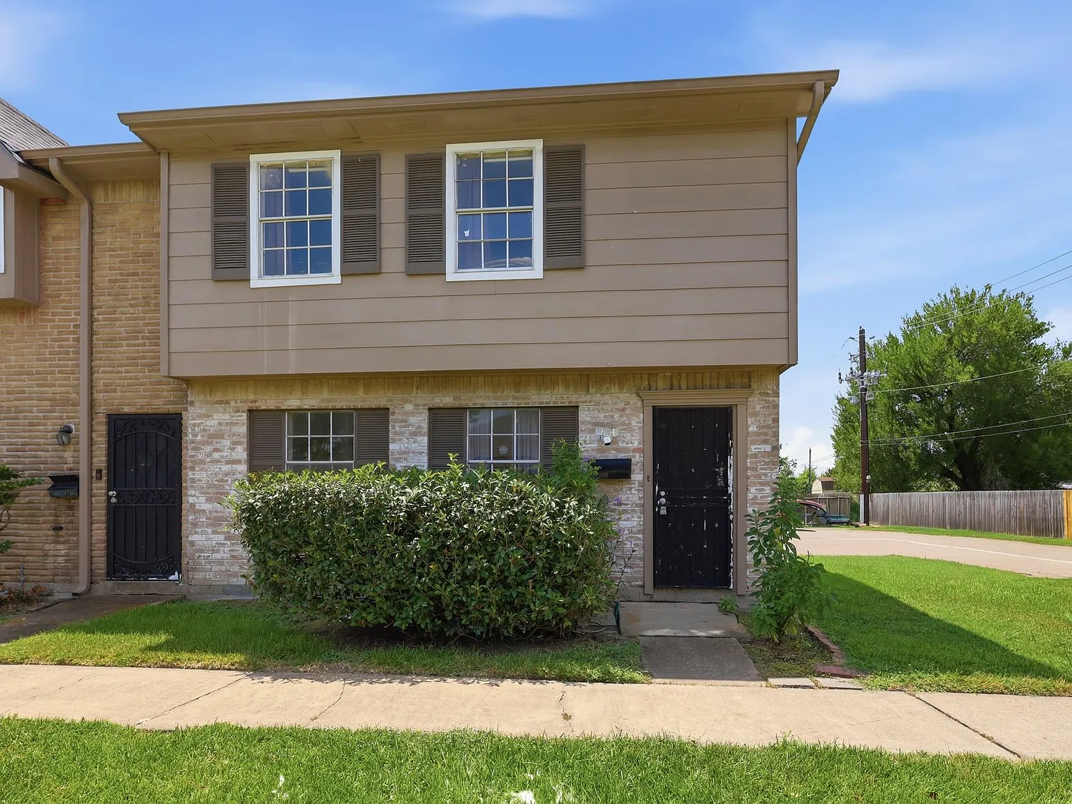 3 bed, 2.5 bath, 1496 sqft, $1,550 — Photo 1