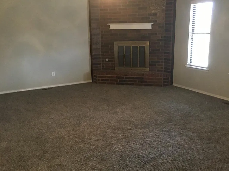 991 Raintree Mansion — Photo 3