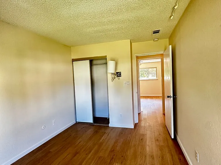 5042 Glide Dr #11 — Photo 10