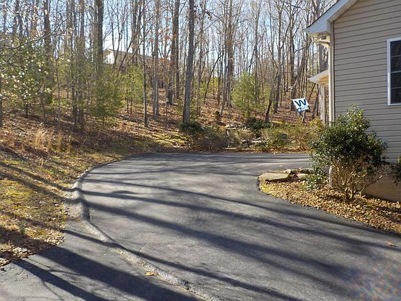 3rd image of 28 Pinehurst Ct