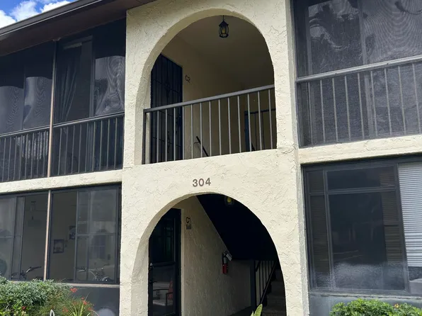304 Knotty Pine Circle #B-2, Greenacres, FL 33463