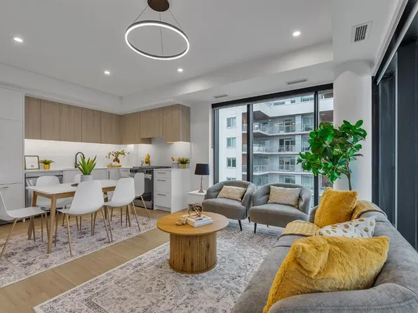 8375 NW Broadcast Ave SW #513, Calgary, AB T3H 3V6