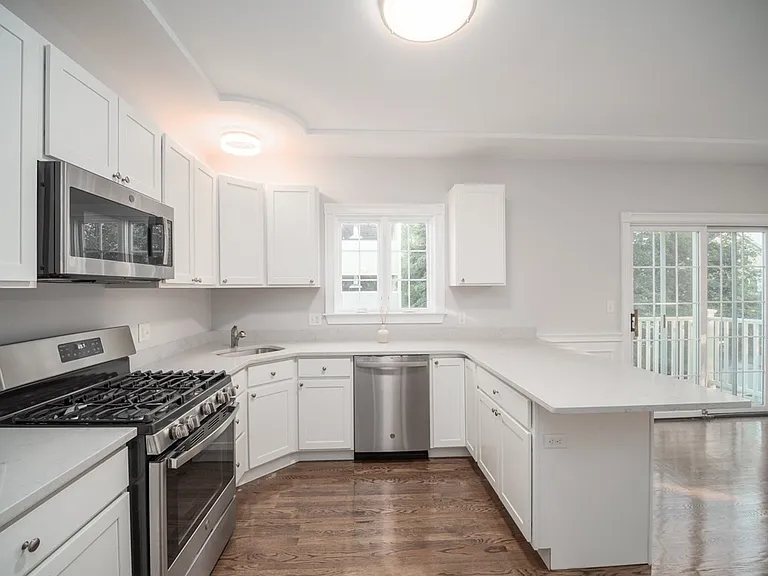 8 Richardson St #2 — Photo 8