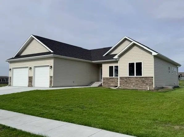 104 N Birch St, Paxton, NE 69155