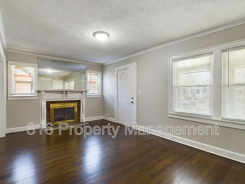 1st image of 1959 E 71st Ter