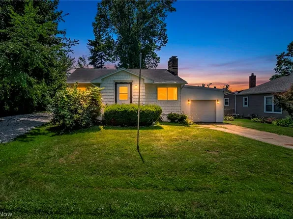 420 W Willowview Dr, Akron, OH 44319