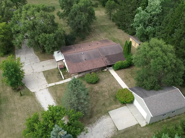 6119 E Howard City Edmore Rd, Vestaburg, MI 48891