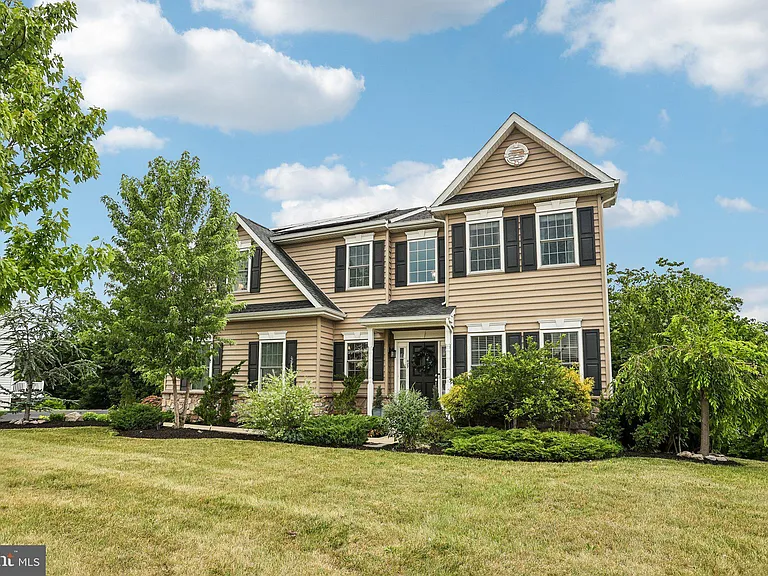 427 Green Meadow Dr — Photo 2