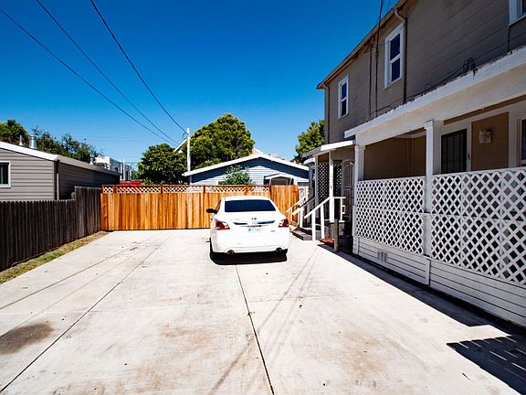 3rd image of 5938 Vallejo St #C