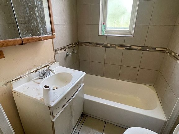 5th image of 6824 S King Dr #House