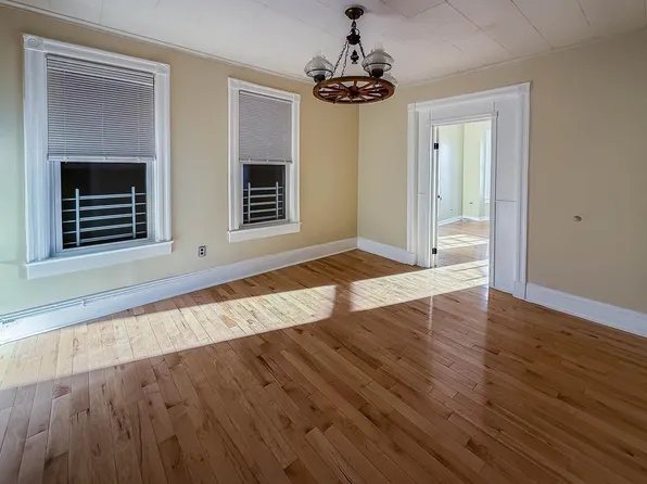 90 Carlton Avenue image 3 of 40