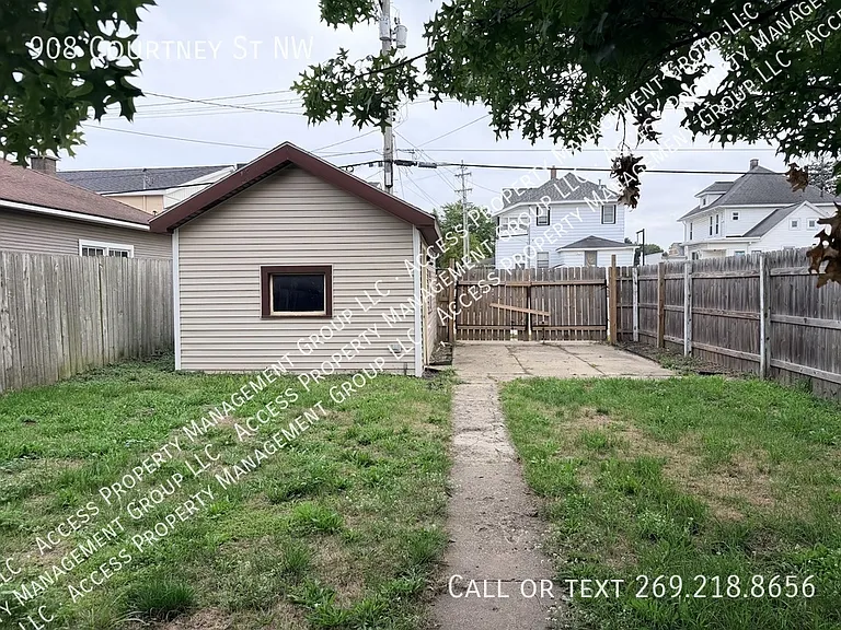908 Courtney St NW — Photo 26
