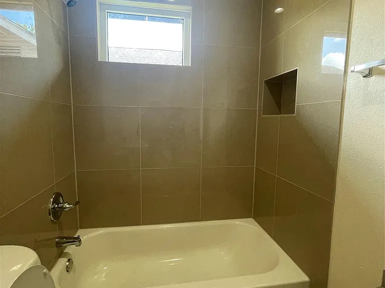 2119 Davis St — Photo 20