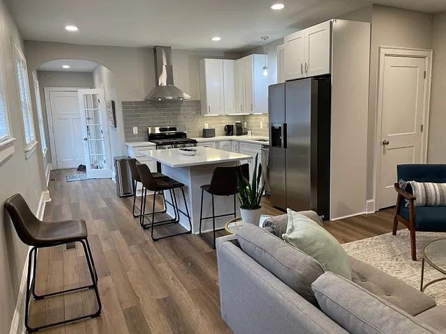 2 bed, 900 sqft, $2,300 — Photo 4