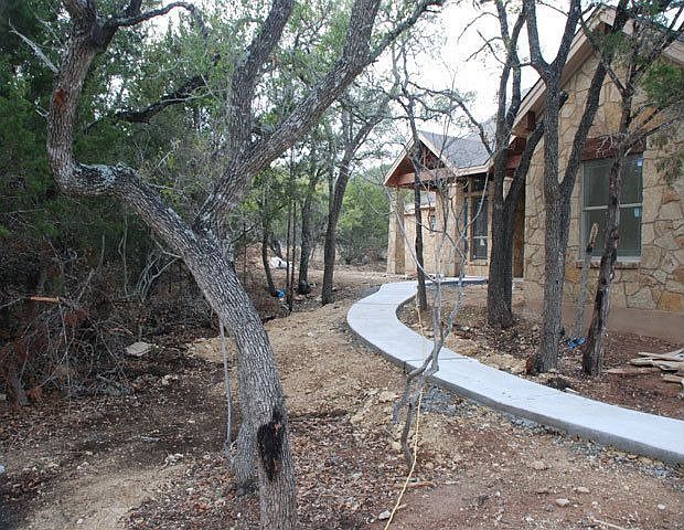 2nd image of 708 Oakwood Ln
