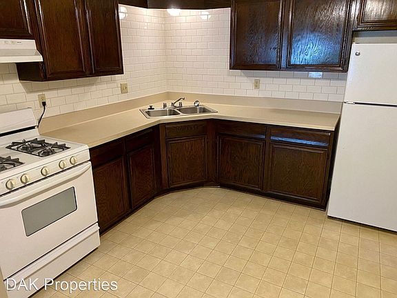 3rd image of W155N11352 Sylvan Cir #10