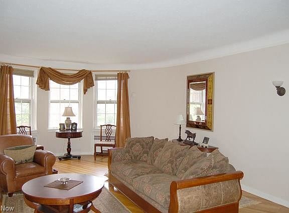 3rd image of 16300 Van Aken Blvd APT 202A