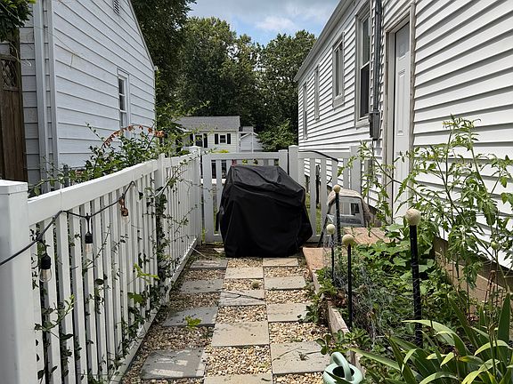 3rd image of 414 Charlene Dr