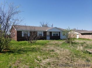 804 Geronimo St, Geronimo, OK 73543