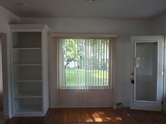 3rd image of 25836 E Huron River Dr