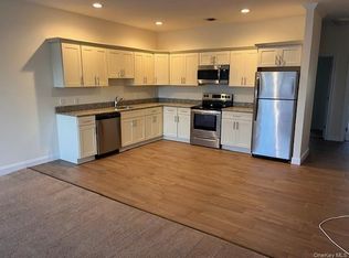 10 Vince Rd, West Babylon, NY 11704