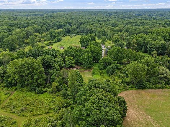 3rd image of 1187 Parks Rd