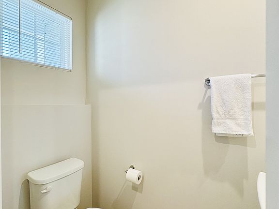 5th image of 405 Myrtle Meadows Dr