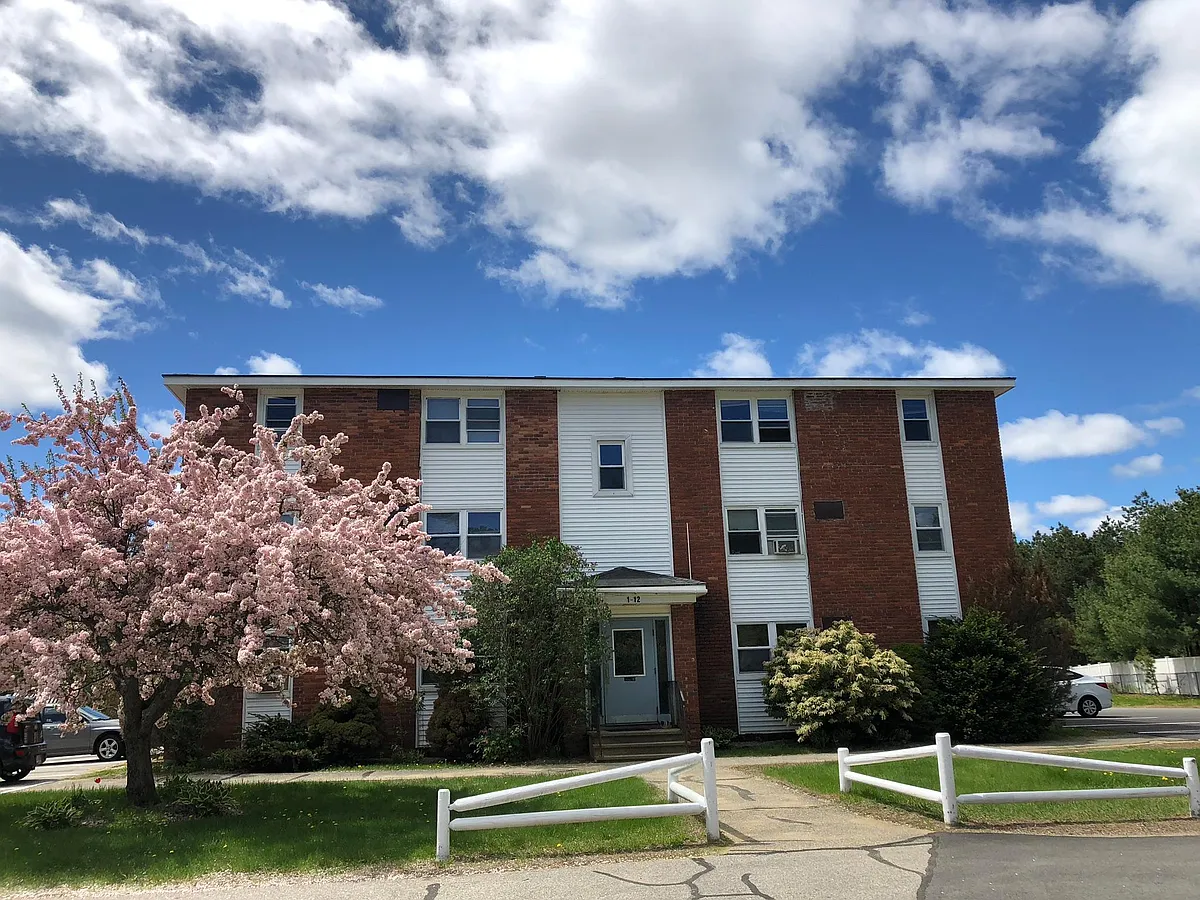 63 Salmon Falls Rd Apt R, Rochester, NH 03868 HotPads