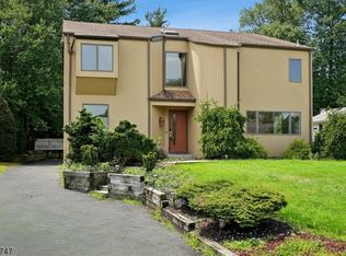 31 Mountain Ave, Cedar Knolls, NJ 07927
