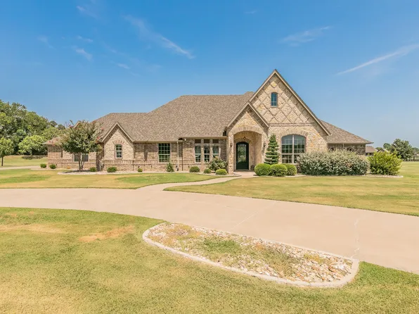 2104 Yucatan Dr, Granbury, TX 76048