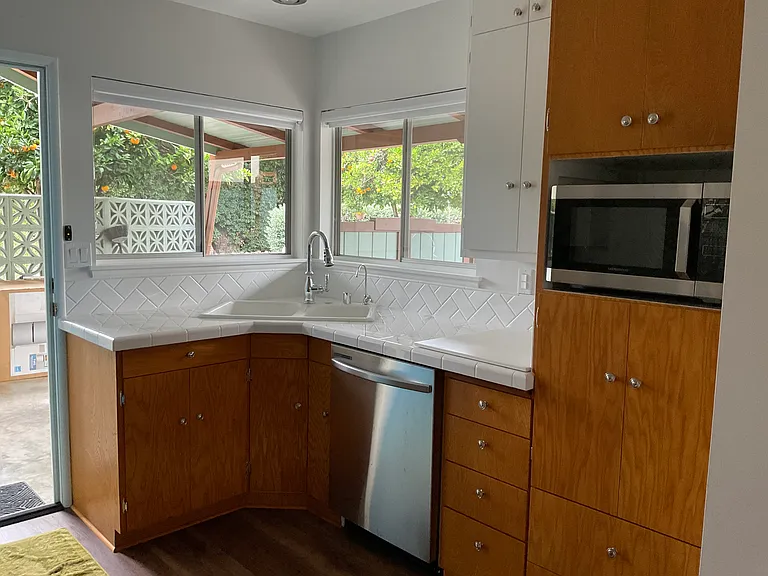 634 Tabor Ln — Photo 3