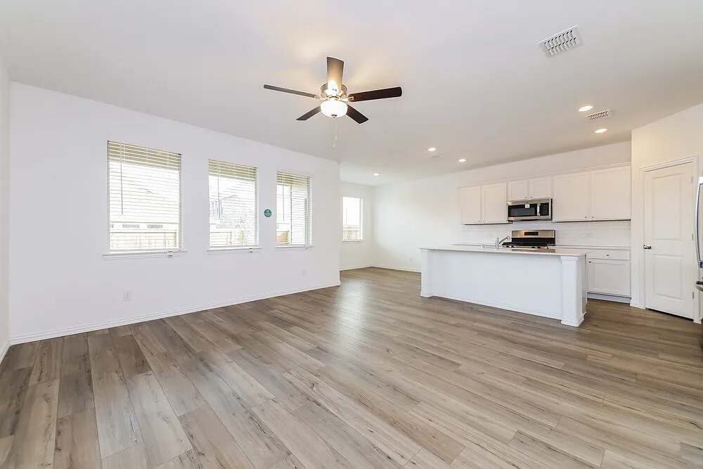 4 bed, 2.0 bath, 1838 sqft, $2,285 — Photo 4