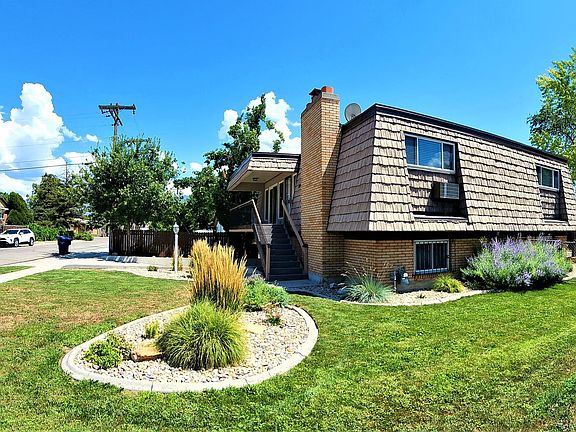 3rd image of 404 E Doreen St