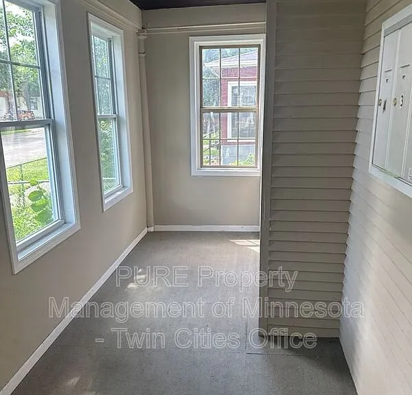 605 Van Buren Ave #3 — Photo 13