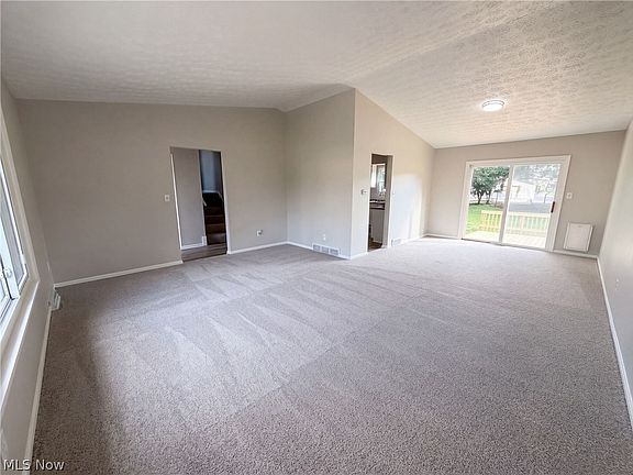 3rd image of 1065 Easton Dr