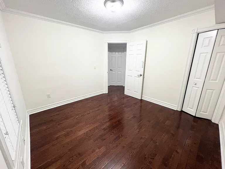 3947 Dupont Ave N — Photo 12