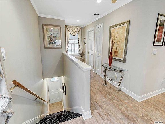 5th image of 1054 Savoy Dr