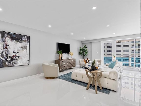 4th image of 3430 Galt Ocean Drive #608