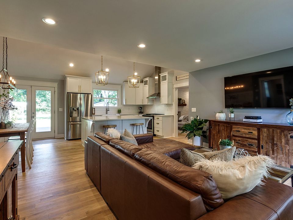 1st image of 333 Blue Hills Dr