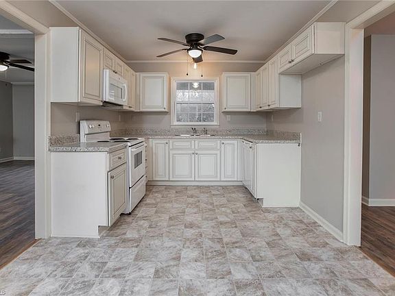 4th image of 3303 Woodcreek Dr