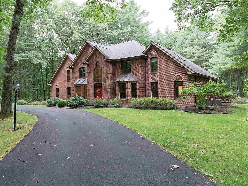 1st image of 8 Rolling Brook Dr