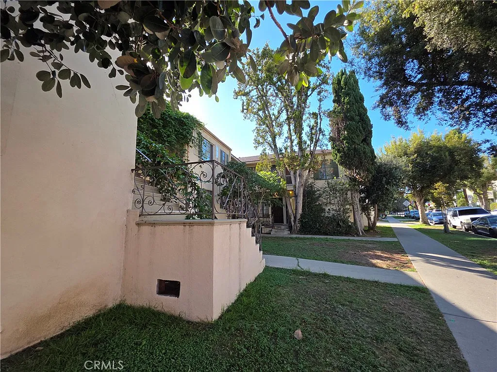 1 bed, 1200 sqft, $2,500 — Photo 3