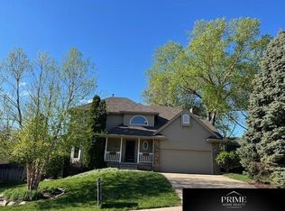 15930 Leavenworth Cir, Omaha, NE 68118