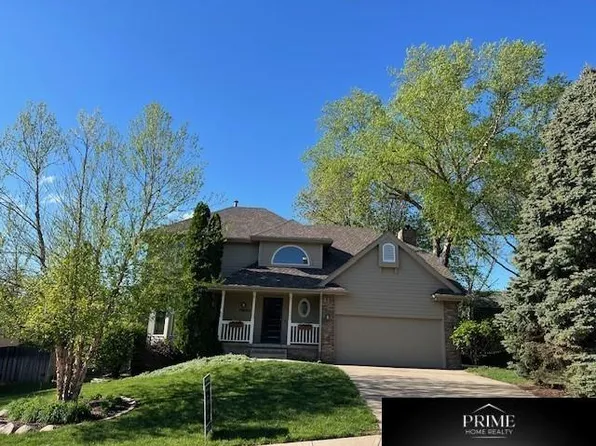 15930 Leavenworth Cir, Omaha, NE 68118